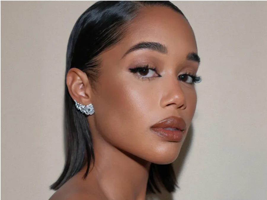 Make-up-Trends Herbst 2025: Zartes Rouge, Retro-Lippen und dezente Augenbrauen sind angesagt